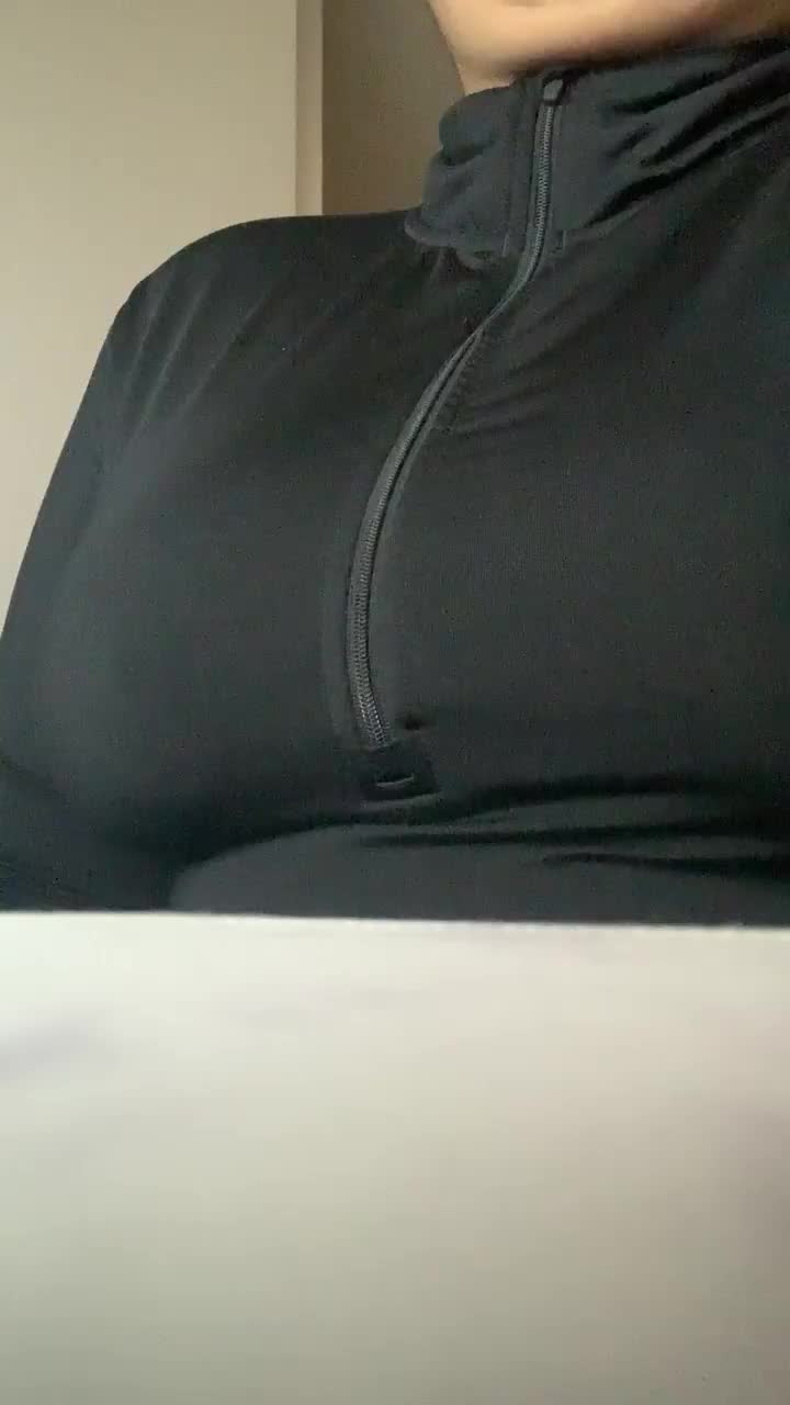 [GIF] It’s a shame I’m not getting titty(f)ucked rn